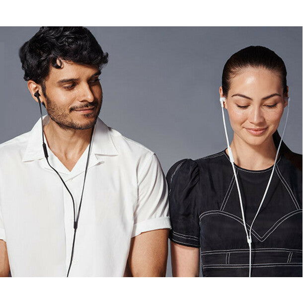 Life-Style Image for Belkin SOUNDFORM Wired Earbuds with Lightning Connector
