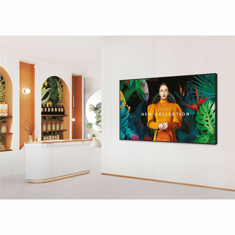 Life-Style Image for Samsung Crystal UHD Signage QMC