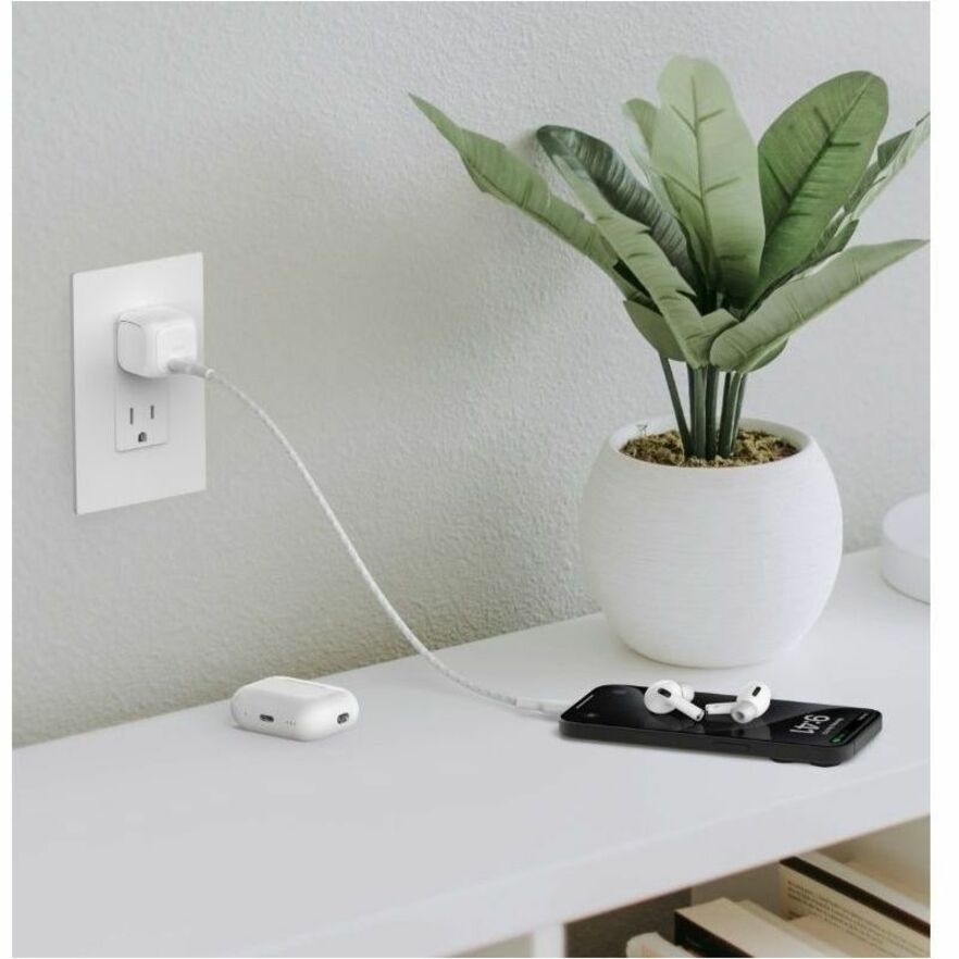 Alternate-Image6 Image for Belkin 30W Portable USB-C Wall Charger - 1xUSB-C (30W) - Fast Charge - Power Adapter w/ USB-C to USB-C Cable - White