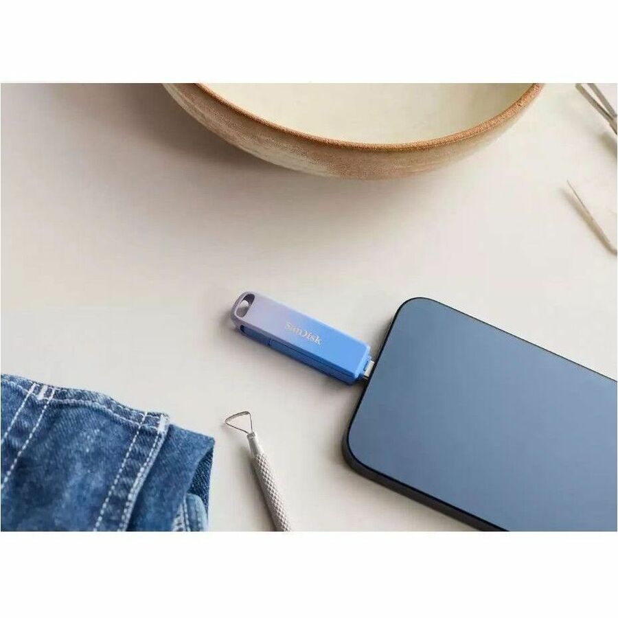 Life-Style Image for SanDisk Creator Phone Drive - 256GB