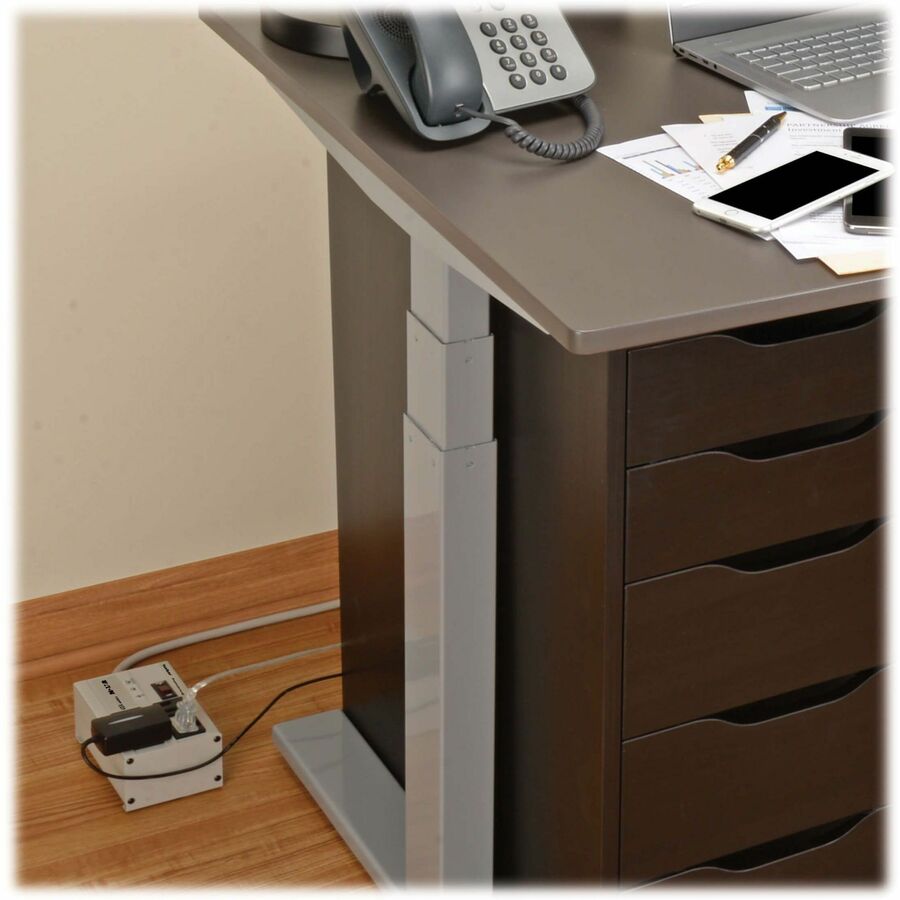 Alternate-Image3 Image for Eaton Tripp Lite Series Isobar 4-Outlet Surge Protector, 6 ft. Cord with Right-Angle Plug, 3330 Joules, Diagnostic LEDs, Metal Housing
