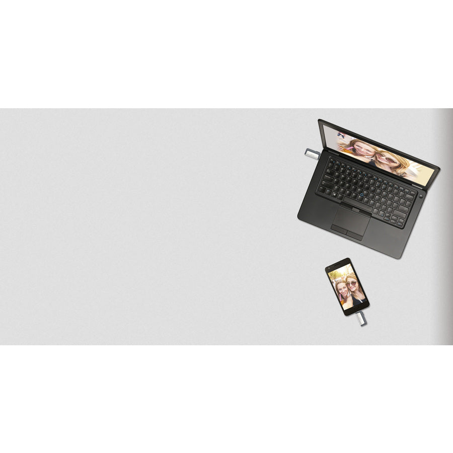 Life-Style Image for SanDisk Ultra Dual Drive USB TYPE-C - 64GB