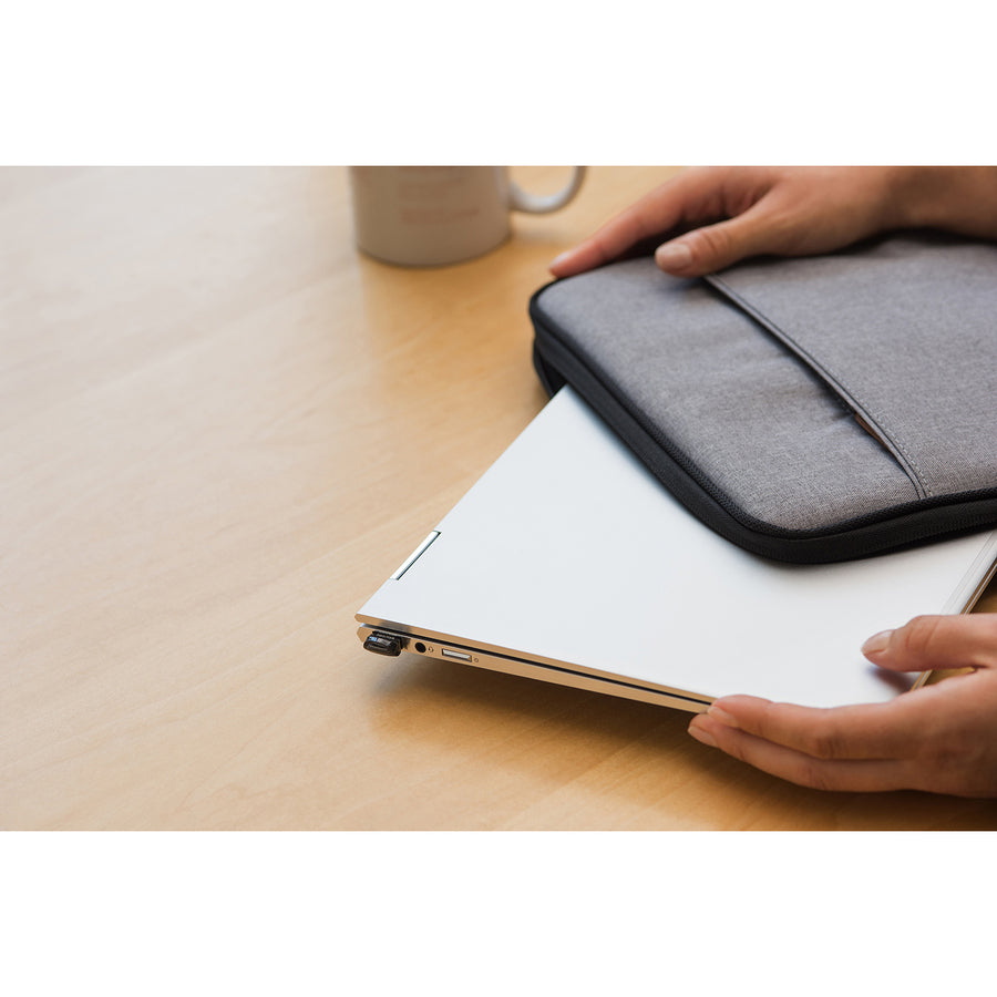 Life-Style Image for SanDisk Ultra Fit USB 3.1 Flash Drive 256GB