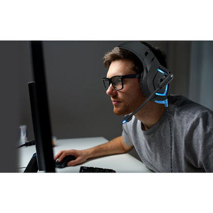 Life-Style Image for Adesso Stereo Gaming Headset with Microphone