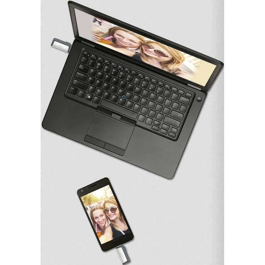Life-Style Image for SanDisk Ultra Dual Drive USB TYPE-C - 256GB