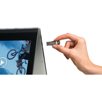 Life-Style Image for SanDisk Ultra Flair USB 3.0 Flash Drive - 256GB