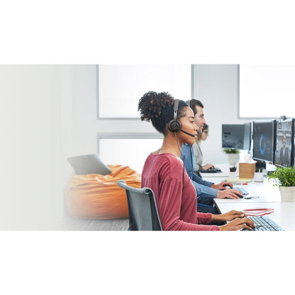 Alternate-Image10 Image for Logitech Zone Wired Noise Cancelling Headset, Certified for Microsoft Teams with advanced noise-canceling mic, USB-C with USB-A adapter, graphite.