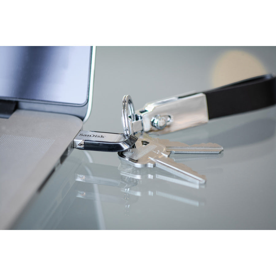 Life-Style Image for SanDisk Ultra Flair USB 3.0 Flash Drive - 512GB