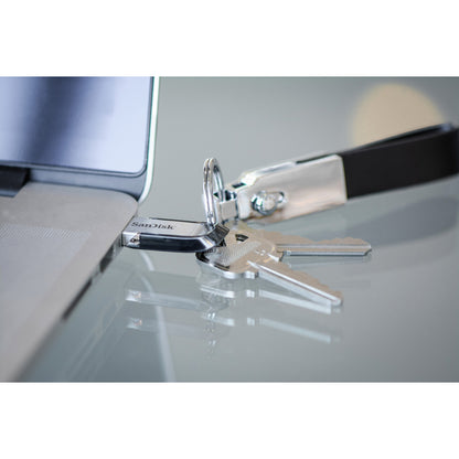Life-Style Image for SanDisk Ultra Flair USB 3.0 Flash Drive - 512GB