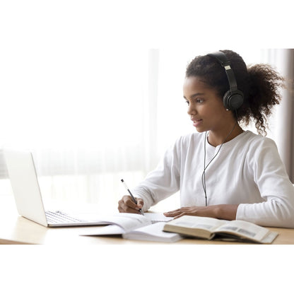 Life-Style Image for Kensington Classic USB-C Headphone