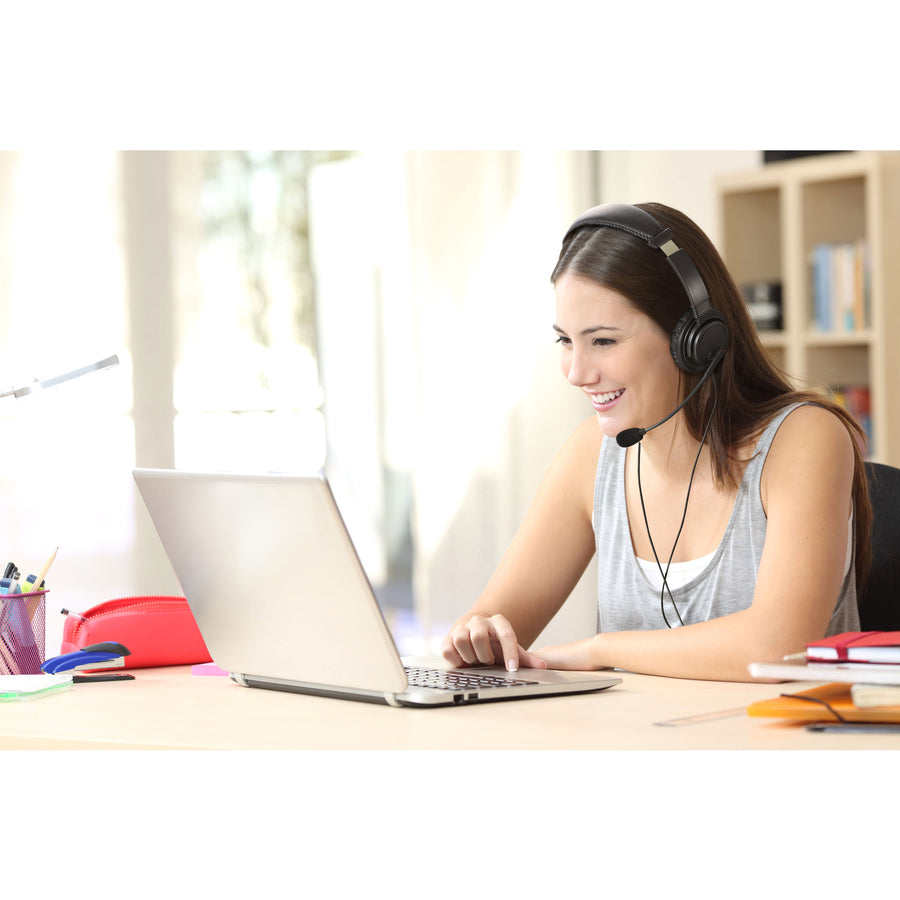 Life-Style Image for Kensington Classic USB-C Headset with Mic