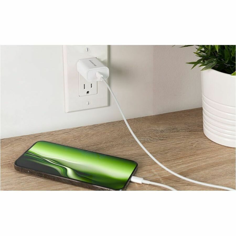 Alternate-Image7 Image for IOGEAR 20W USB-C Smartphone Charger