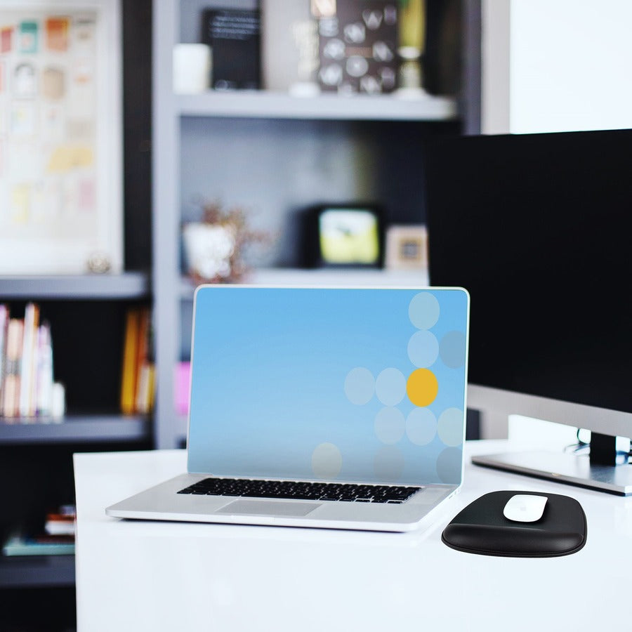 Alternate-Image6 Image for StarTech.com Mouse Pad with Hand rest, 6.7x7.1x 0.8in (17x18x2cm), Ergonomic Mouse Pad w/ Wrist Support, Non-Slip PU Base, Gel Mouse Pad