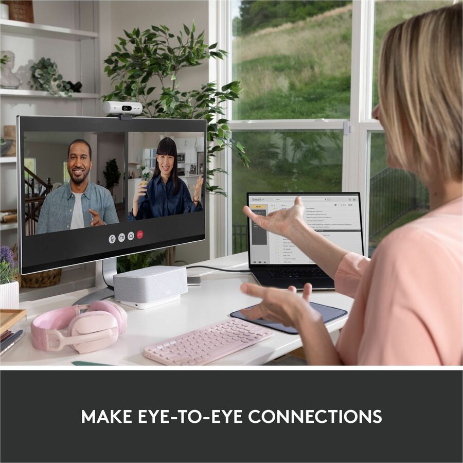 Life-Style Image for Logitech Brio 500 Full HD webcam, auto framing, noise-reducing mics, privacy shutter, streaming & video calling, Off-white