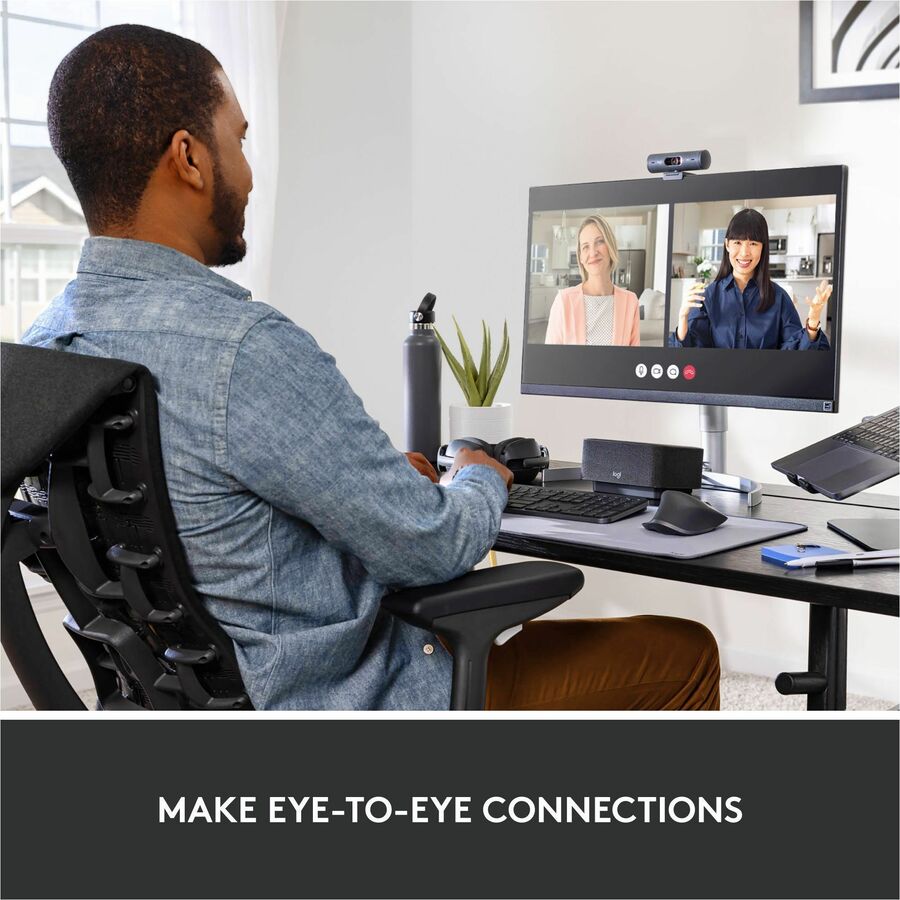 Life-Style Image for Logitech Brio 500 Full HD webcam, auto framing, noise-reducing mics, privacy shutter, streaming & video calling, Graphite