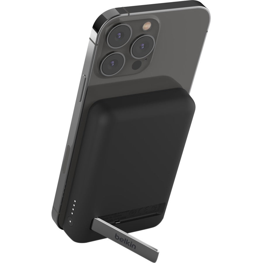 Alternate-Image3 Image for Belkin BoostCharge Magnetic Wireless Power Bank 5K + Stand