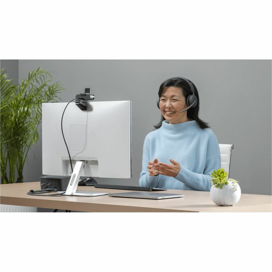 Life-Style Image for Logitech Zone Wireless 2 Headset (USB-C Receiver with USB-A adapter)