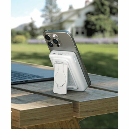 Alternate-Image2 Image for Alogic Lift 4-in-1 MagSafe Compatible Wireless Charging 10000mAh Power Bank