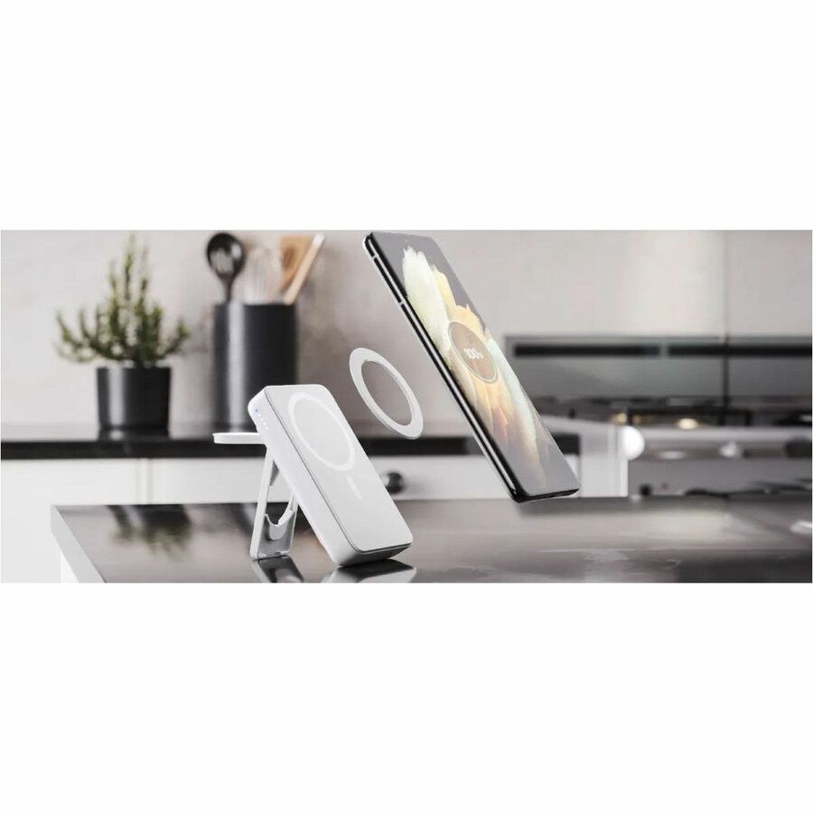 Alternate-Image5 Image for Alogic Lift 4-in-1 MagSafe Compatible Wireless Charging 10000mAh Power Bank