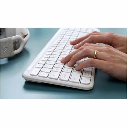Alternate-Image5 Image for Logitech Signature Slim K950 Wireless Keyboard, Sleek Design, Switch Typing Between Devices, Quiet Typing, Off-white