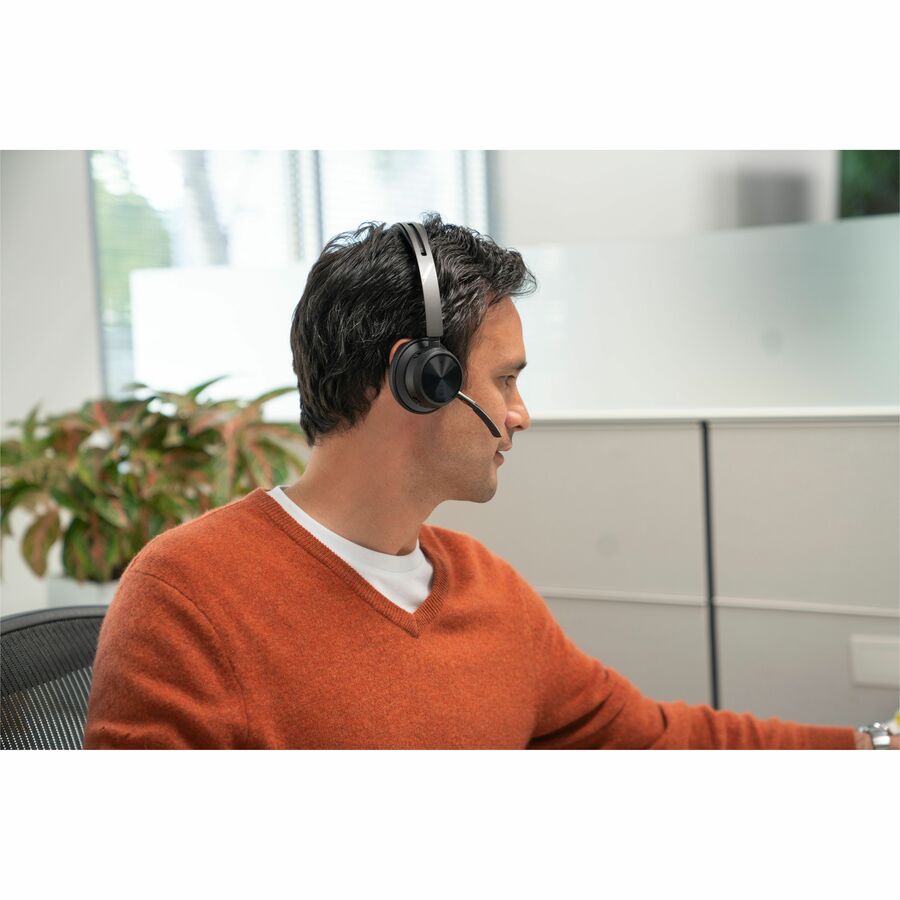 Alternate-Image1 Image for Poly Voyager Focus 2 USB-C-C Headset +USB-C/A Adapter + Charging Stand