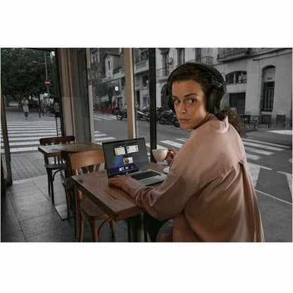 Life-Style Image for HP EliteBook 840 G6 14" Notebook - 60 Hz - Intel Core i5 - 16 GB - 256 GB SSD