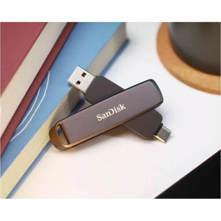 Alternate-Image1 Image for SanDisk Extreme PRO Dual Drive - 2TB