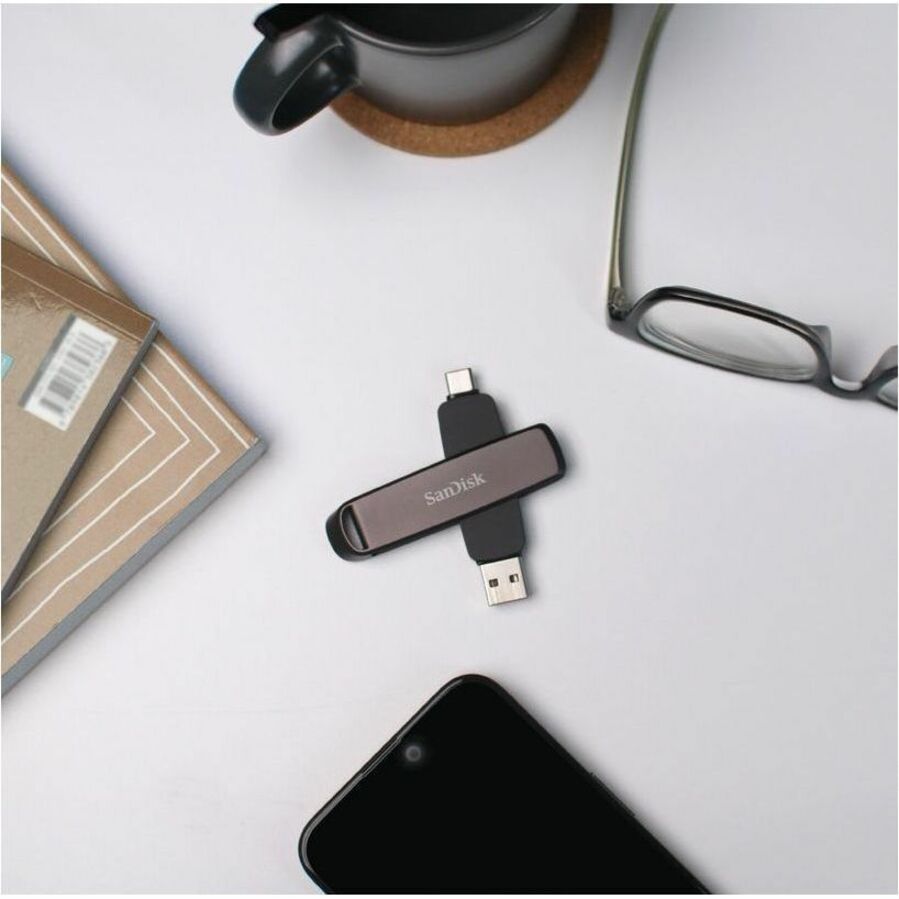 Alternate-Image3 Image for SanDisk Extreme PRO SDDDE1-1T00-G46 1TB (Usb 3.2 (gen 2) type c + Usb 3.2 (gen 2) type a) On-The-Go Flash Drive