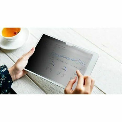 Life-Style Image for 3M&trade; Bright Screen Privacy Filter for Apple&reg; iPad Pro&reg; 13in M4, iPad Air&reg; 13in M2, BPTAP005