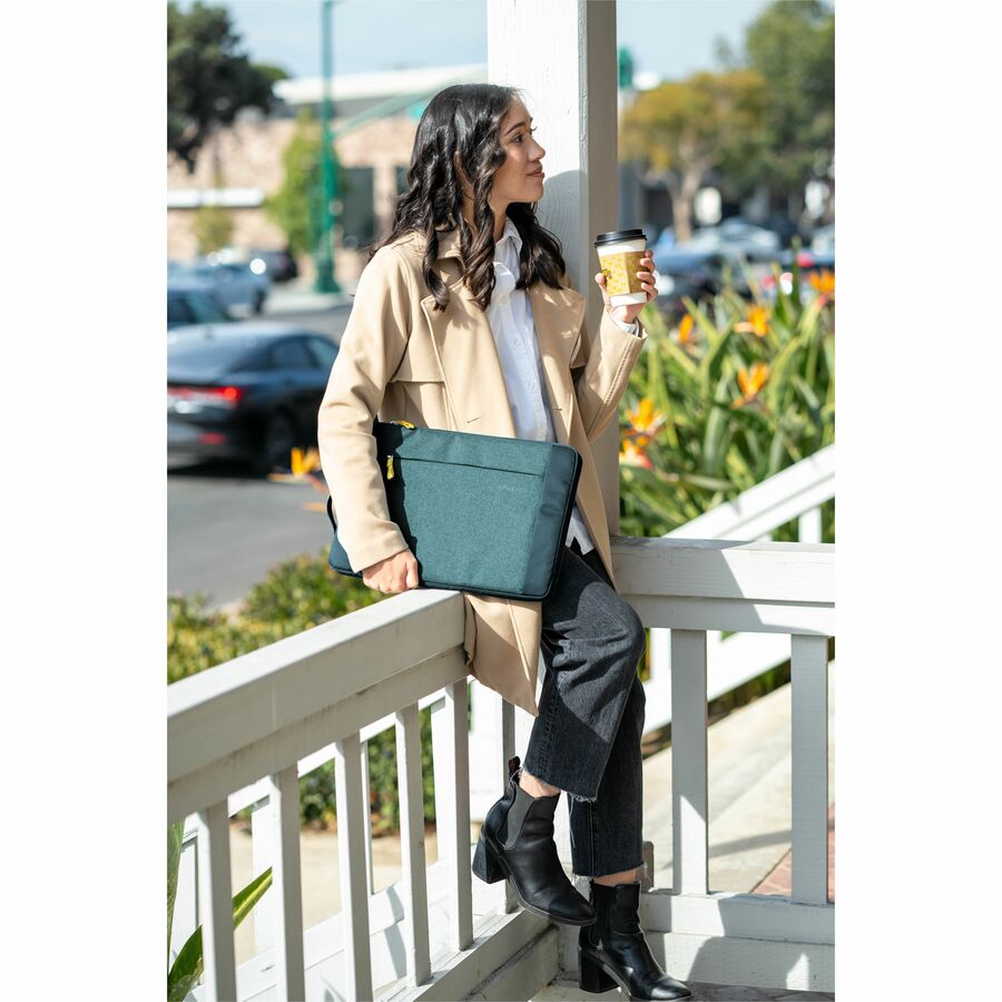 Alternate-Image2 Image for STM Goods Kin Carrying Case (Sleeve) for 15" to 16" Apple MacBook Pro - Aqua Blue