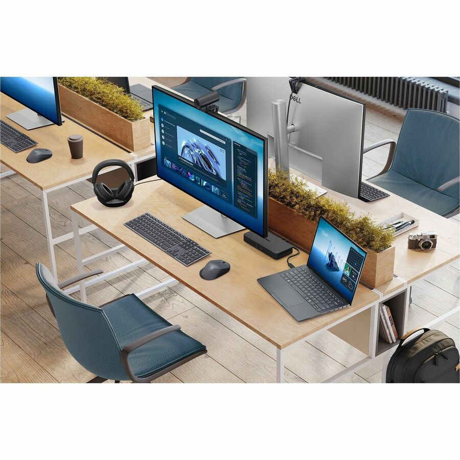 Life-Style Image for Dell Pro Max Premium MA14250 14" Mobile Workstation - Full HD Plus - 60 Hz - Intel Core Ultra 7 265H - vPro Technology - 32 GB - 512 GB SSD - English (US) Keyboard - Magnetite