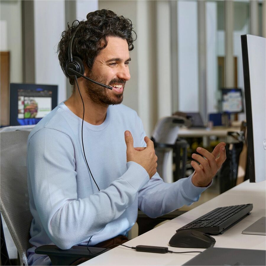 Life-Style Image for Poly Mission 425 Stereo USB Wired Headset (Bulk) (C01B6A6)