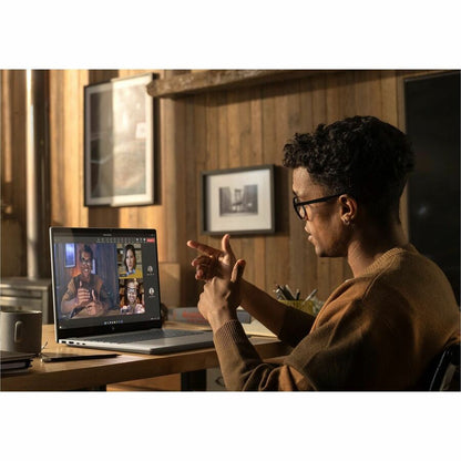 Life-Style Image for HP OmniBook 7 17-dc0000 17-dc0004ca 17.3" Touchscreen Notebook - Full HD - Intel Core Ultra 5 Series 2 226V - 16 GB - 512 GB SSD - Glacier Silver Aluminum