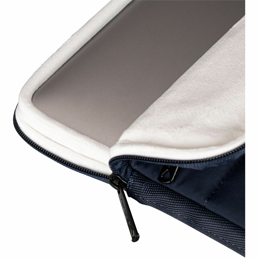 Alternate-Image2 Image for Targus&reg; 15-16" Puffer Sleeve, Blue